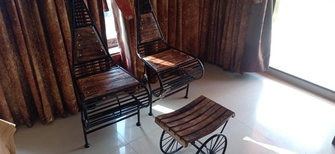 On Point Plaza Bed and Breakfast Murūd Buitenkant foto