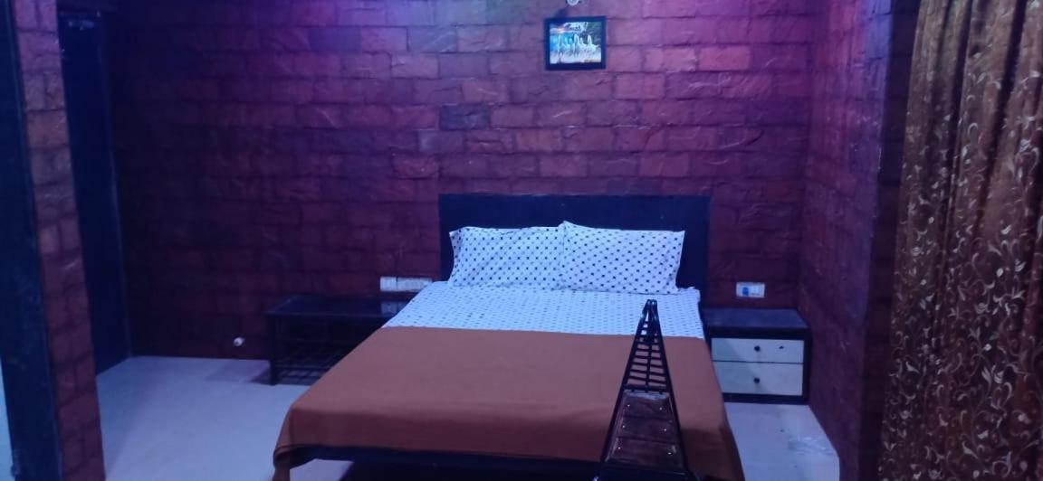 On Point Plaza Bed and Breakfast Murūd Buitenkant foto