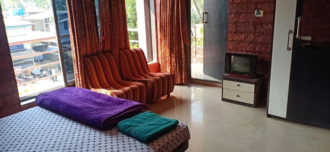 On Point Plaza Bed and Breakfast Murūd Buitenkant foto