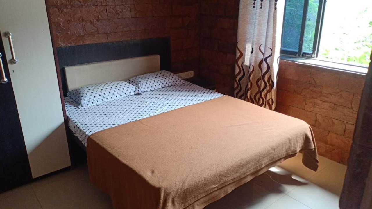 On Point Plaza Bed and Breakfast Murūd Buitenkant foto