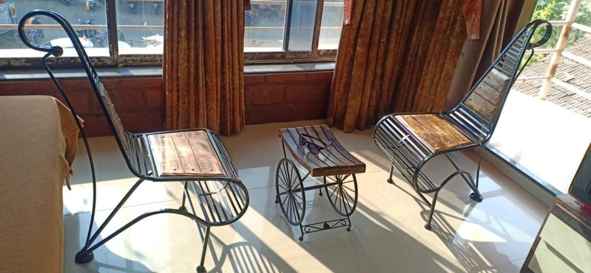 On Point Plaza Bed and Breakfast Murūd Buitenkant foto
