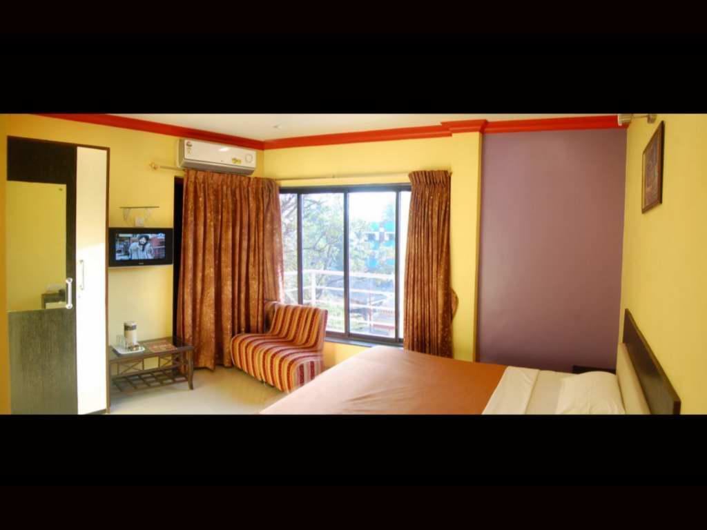 On Point Plaza Bed and Breakfast Murūd Buitenkant foto